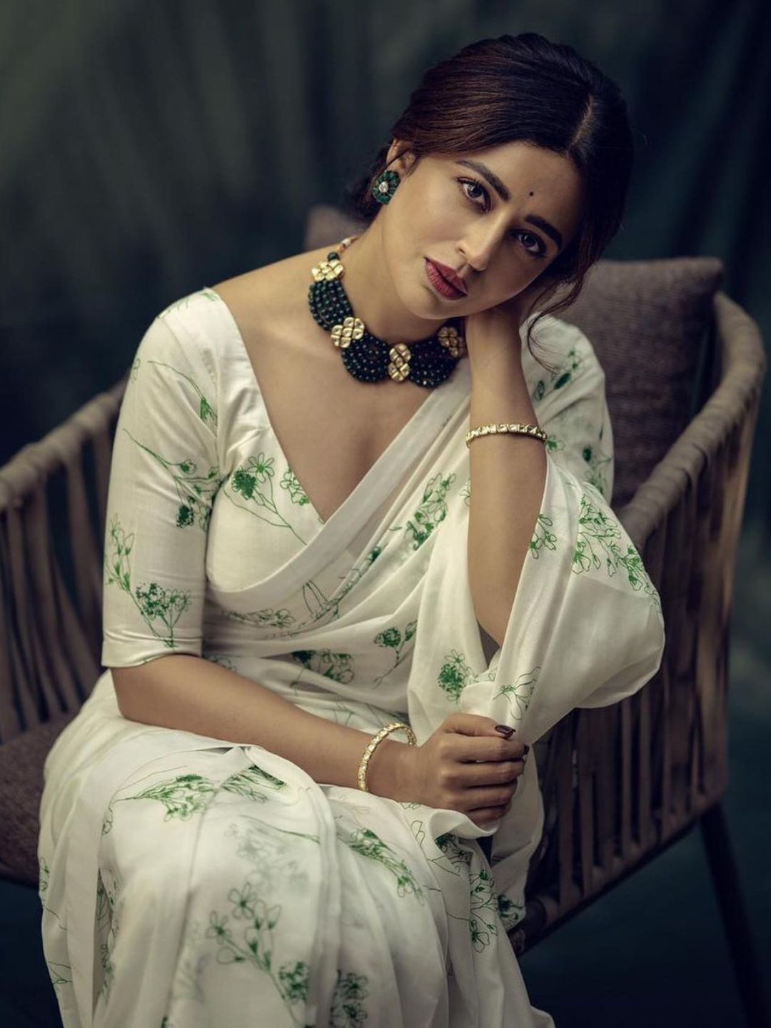 neha pendse white floral digital print saree