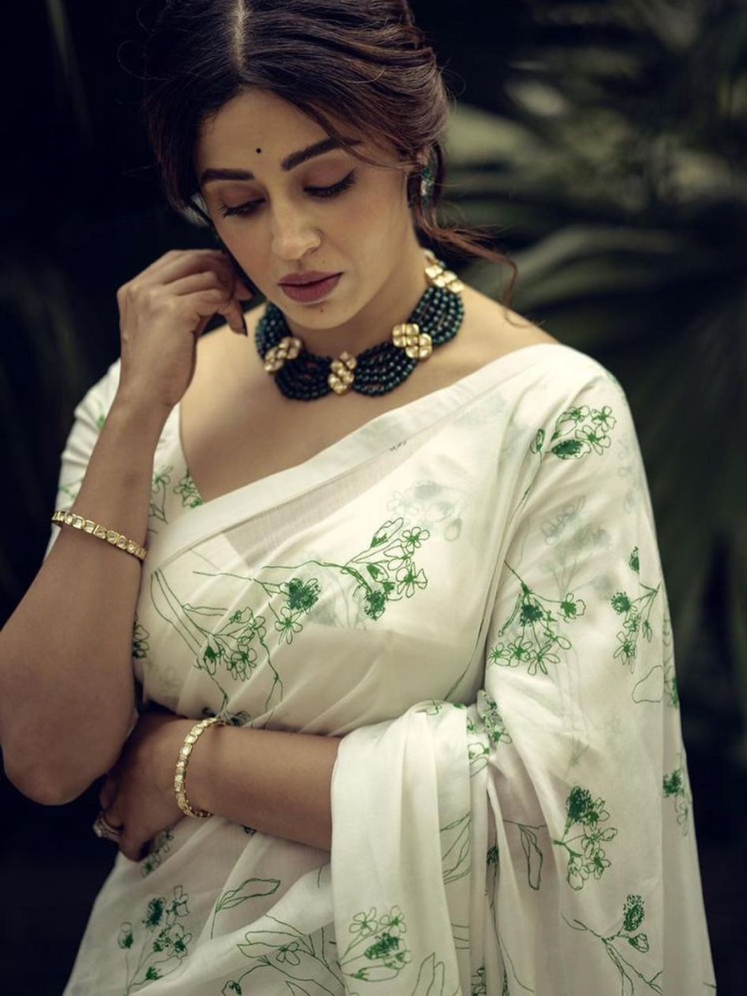 neha pendse white floral digital print saree