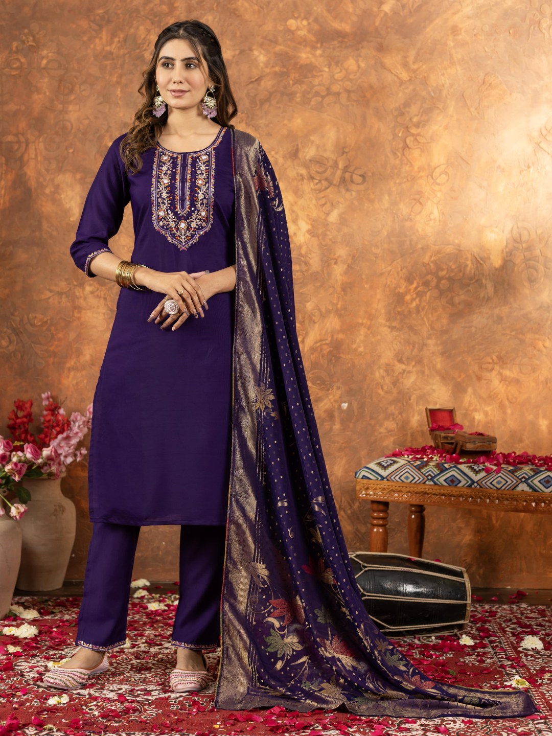 stylish women’s kurti set with pant and dupatta in a straight-cut design – comfortable and trendy