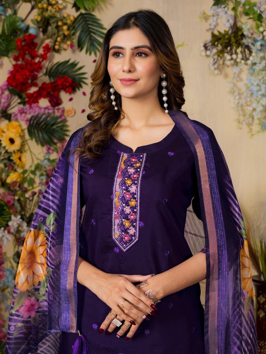 the essence of elegance – kurti pant set