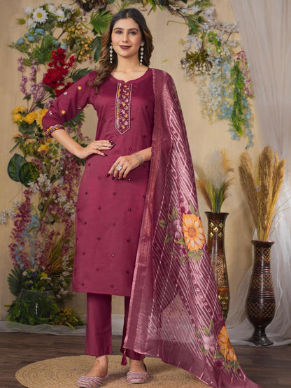 The Essence of Elegance – Kurti Pant Set