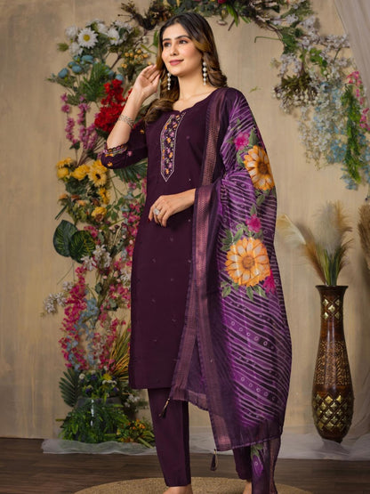 The Essence of Elegance – Kurti Pant Set